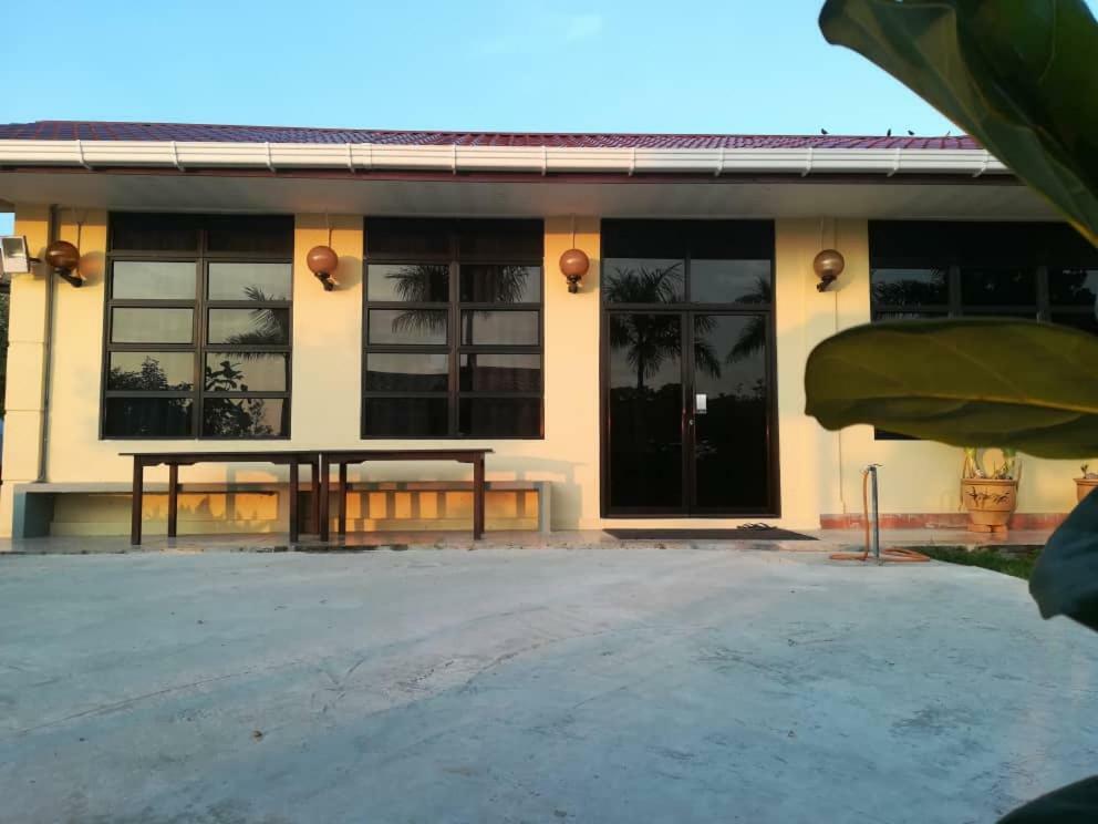 J Guest House Kuala Penyu Buitenkant foto